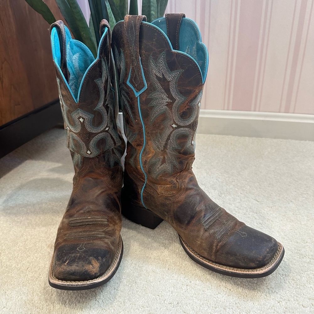 Ariat Western Leather Boots with Blue Accents